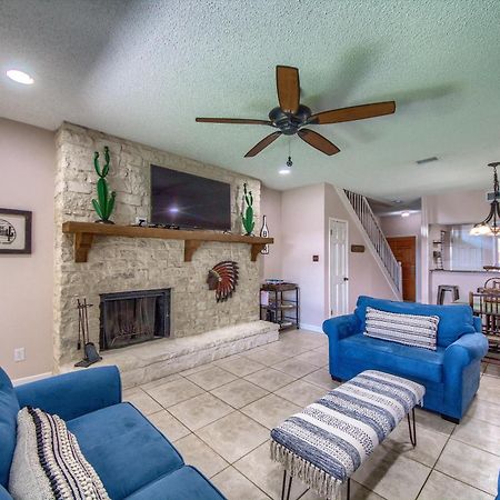 ניו בראונפלס The Iron Cactus Condo On The Comal Cw C102 מראה חיצוני תמונה