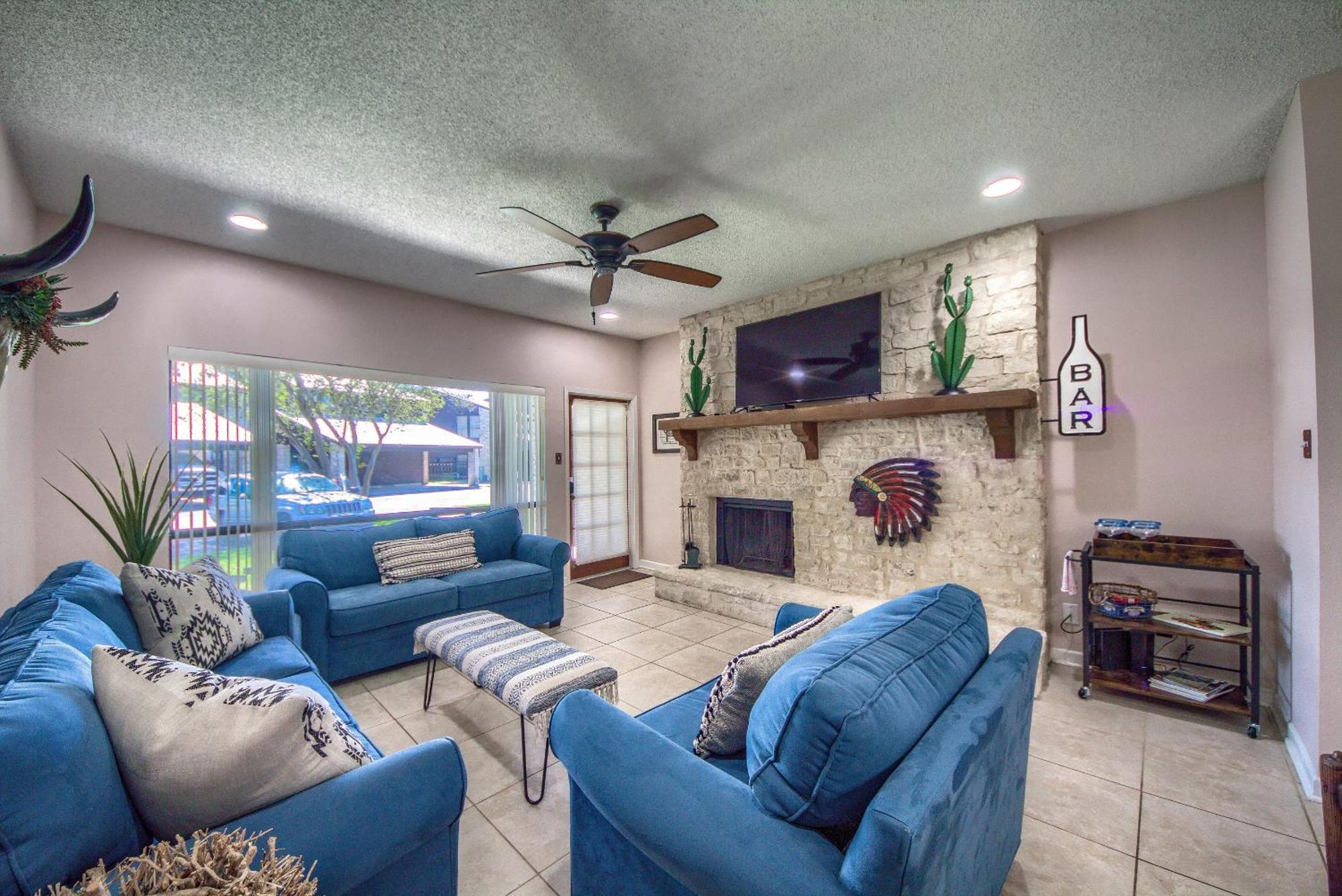 ניו בראונפלס The Iron Cactus Condo On The Comal Cw C102 מראה חיצוני תמונה