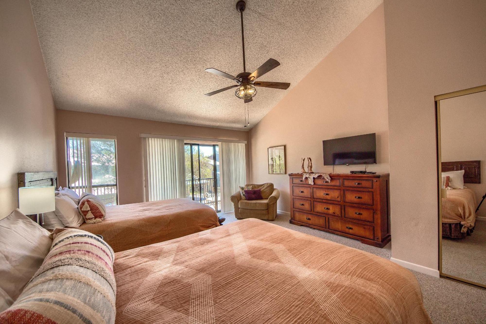 ניו בראונפלס The Iron Cactus Condo On The Comal Cw C102 מראה חיצוני תמונה
