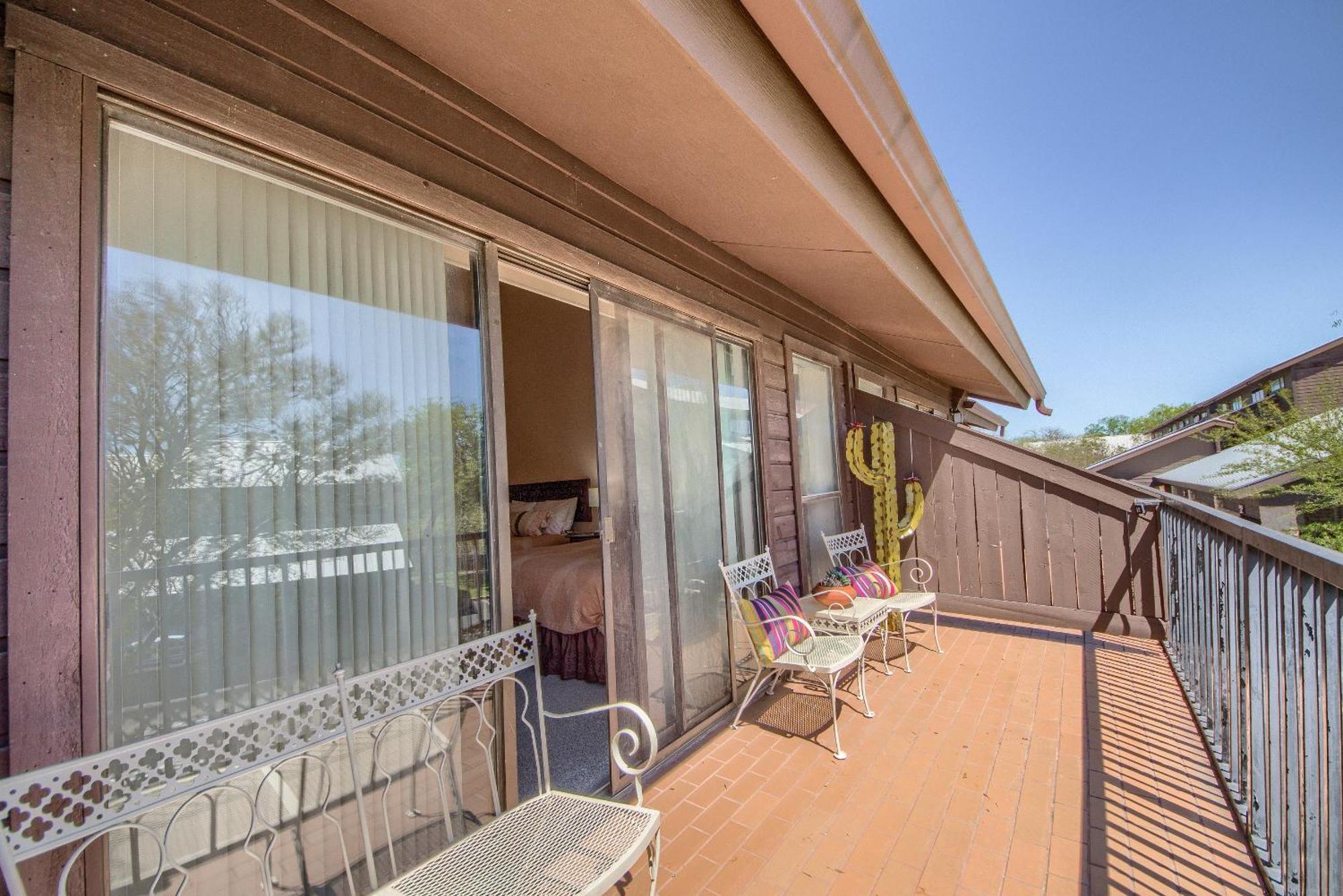 ניו בראונפלס The Iron Cactus Condo On The Comal Cw C102 מראה חיצוני תמונה