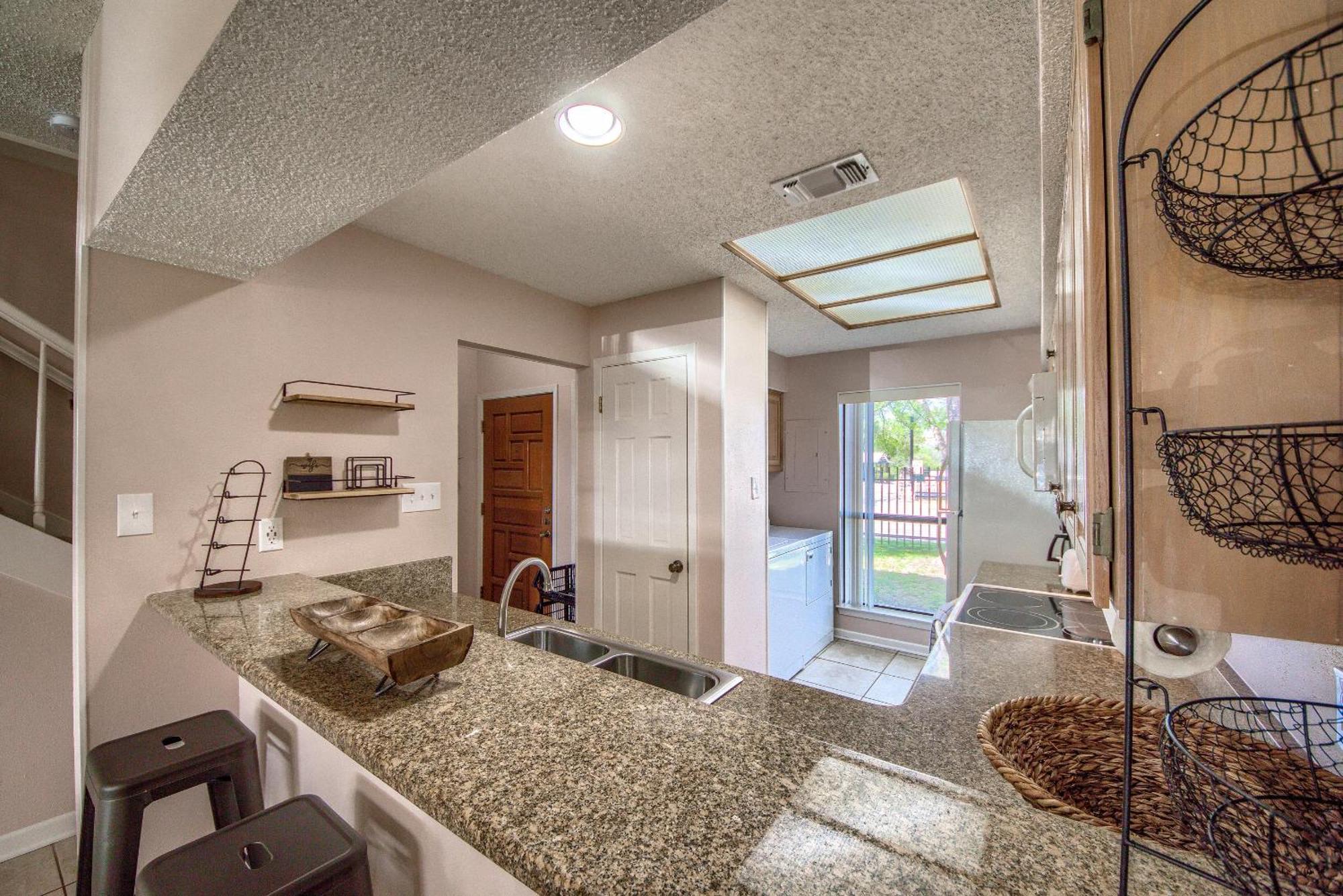 ניו בראונפלס The Iron Cactus Condo On The Comal Cw C102 מראה חיצוני תמונה