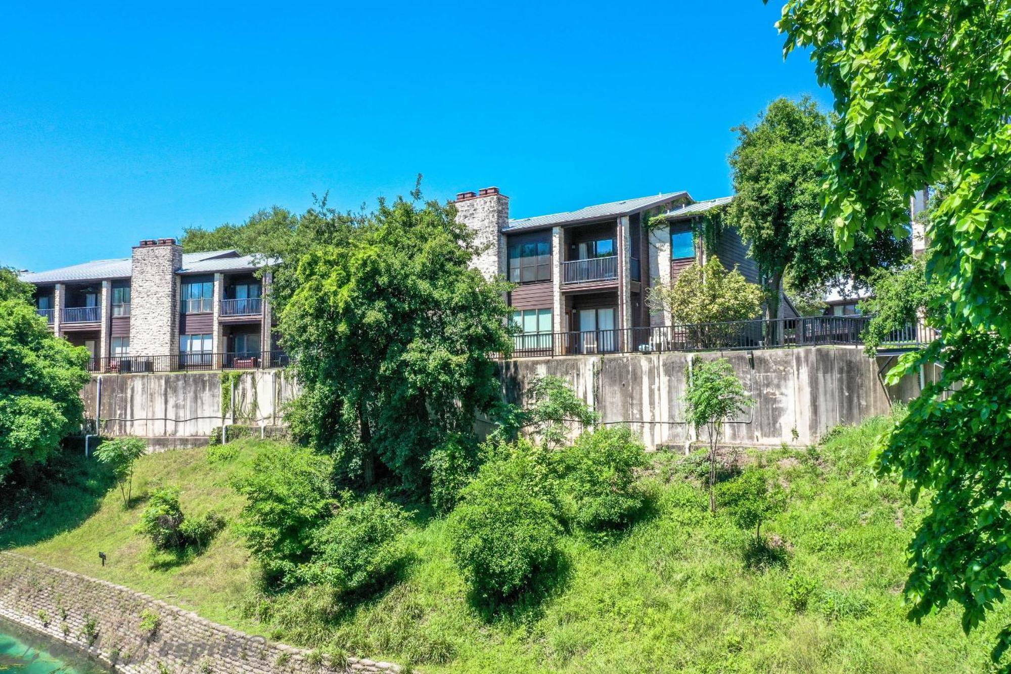 ניו בראונפלס The Iron Cactus Condo On The Comal Cw C102 מראה חיצוני תמונה